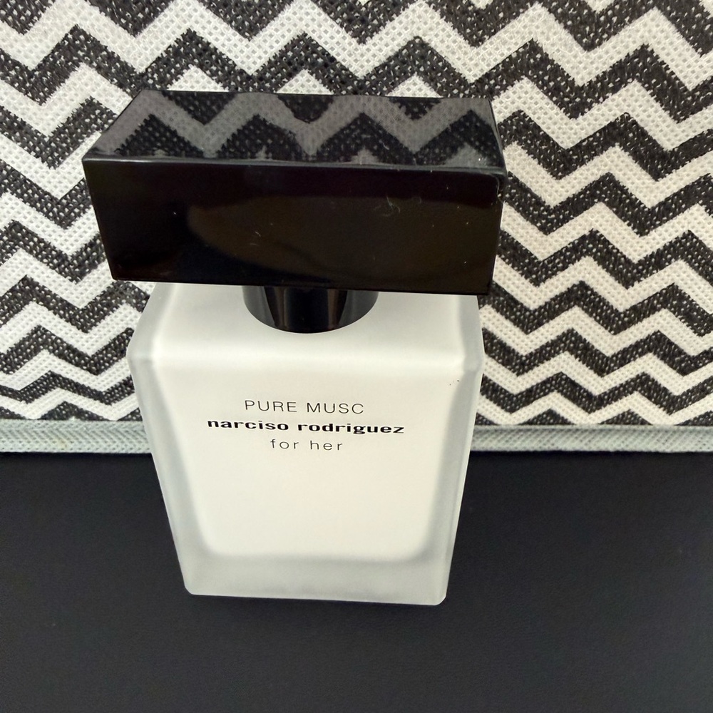 Narciso Rodriguez Pure Musc for Her - White & Black Bottle
